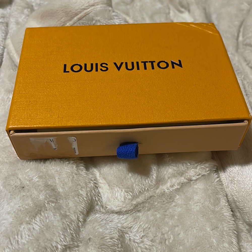 Louis Vuitton box